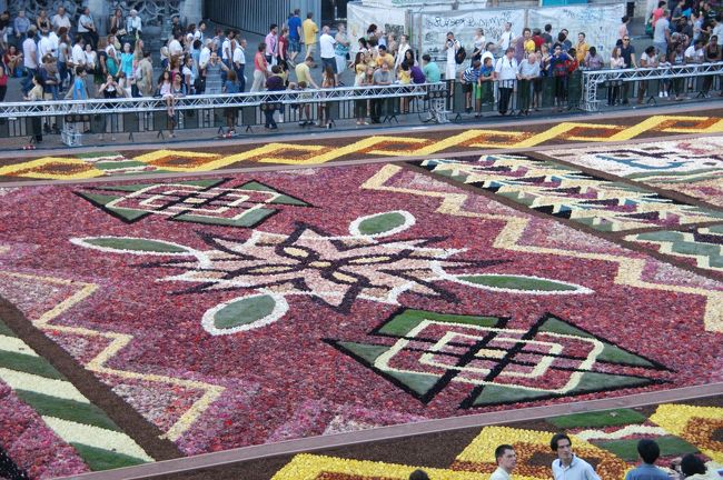 中央の絵柄をちょっとアップにして見ました。