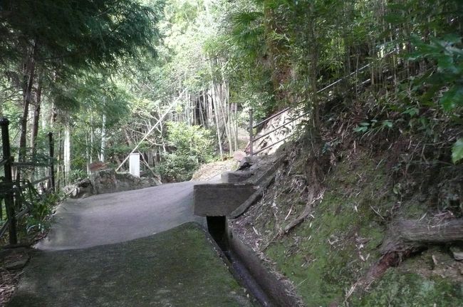 橋から大阪へ<br /><br />途中に平家屋敷があります<br />入場料を払って入ります