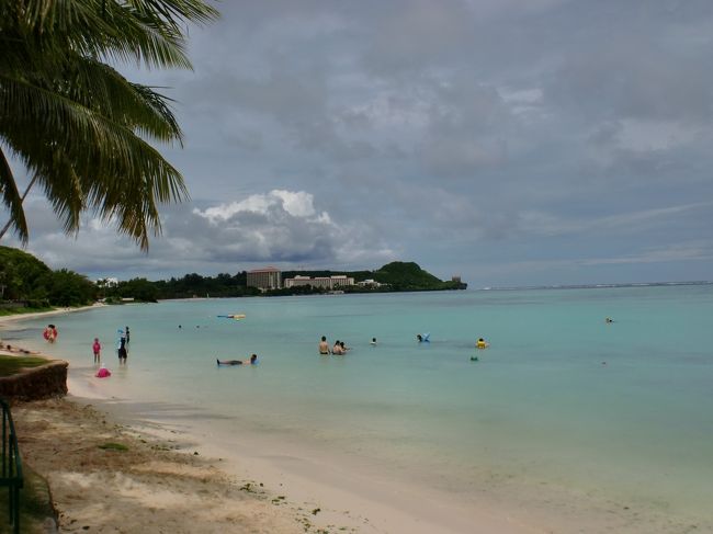 朝食後、近くのマタパン・ビーチパークへお散歩<br />