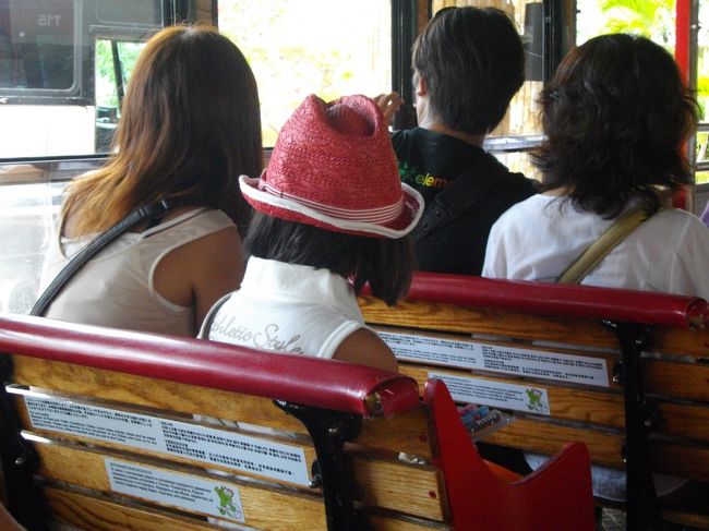 赤バスに乗ってマイクロネシアモールへ