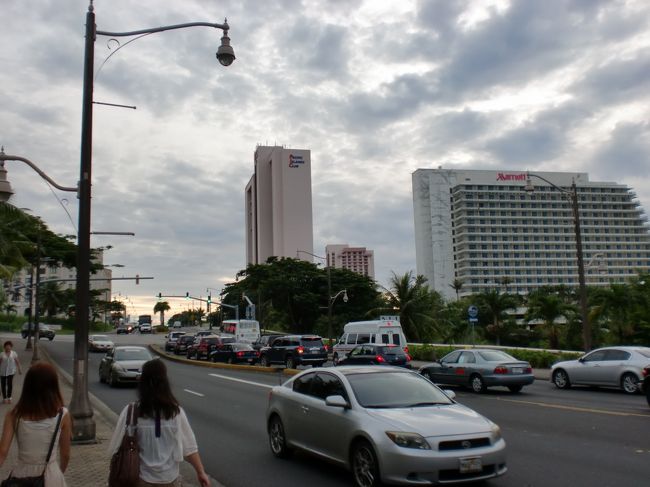 マイクロネシアモールから一度ホテルに戻り、<br />徒歩にてKマートへ出発<br />