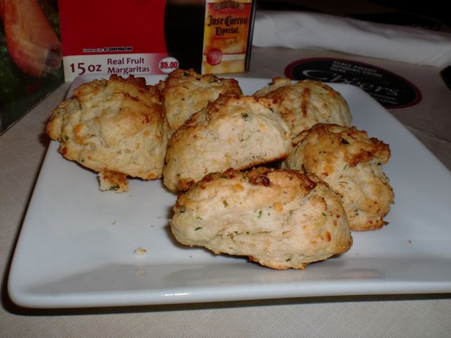 注文するとまずチーズガーリッククッキーが運ばれてきます<br />おいしかったけど、ちょっとしょっぱい<br />