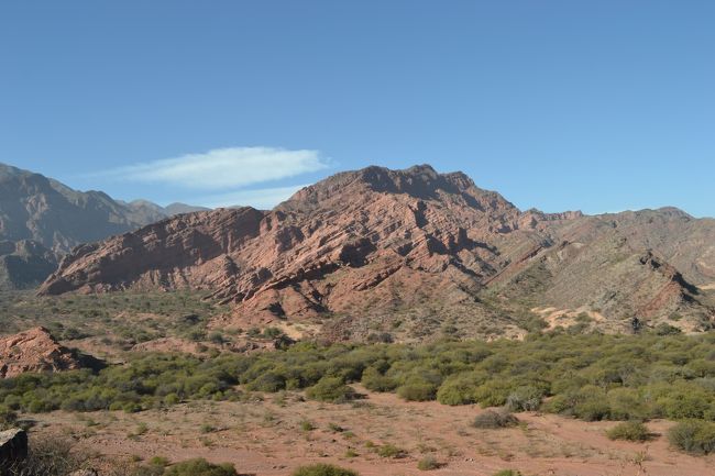 8月2日<br /><br />今日はカファジャテ渓谷のツアー。<br />昨日と同じ、7時から7時半の間にピックアップがくる予定だったのに、8時頃にやっときた。さすがに焦った。昨日と同じガイドが迎えにきたが、人数が多いのか、途中で私と昨日のフランス人親子が移動車を変えることになり、ガイドも変わった。