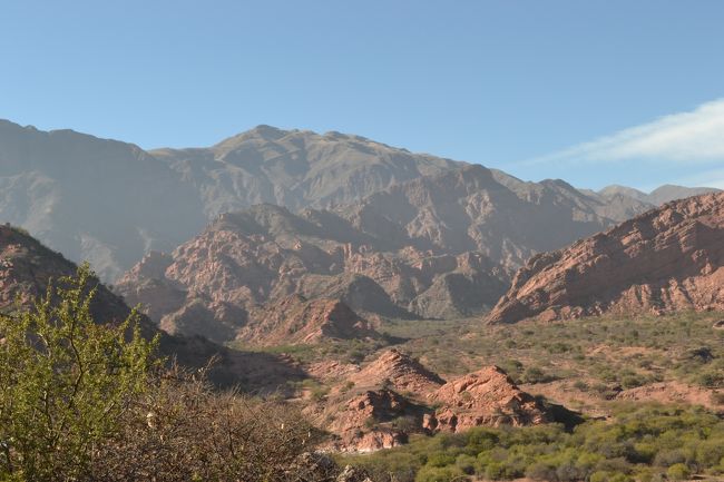 昨日と同じようなきれいな山並みをドライブします。