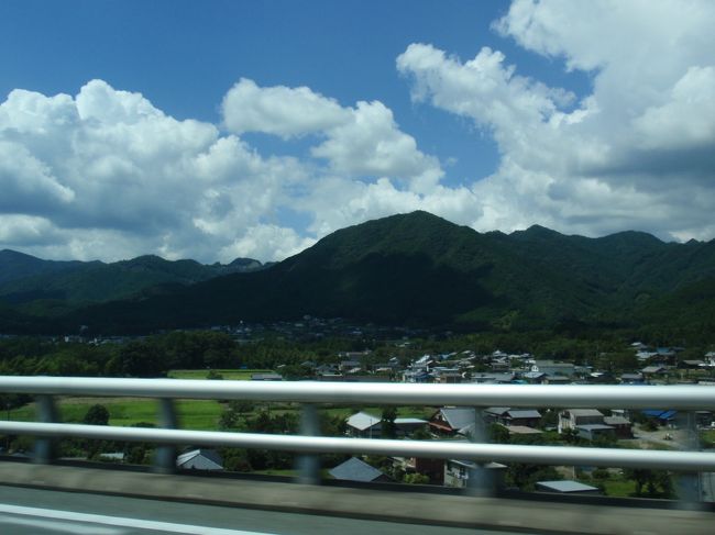 山間をゆるくカーブしながら走り<br />最初のＩＣ、「大宮大台」でおります。