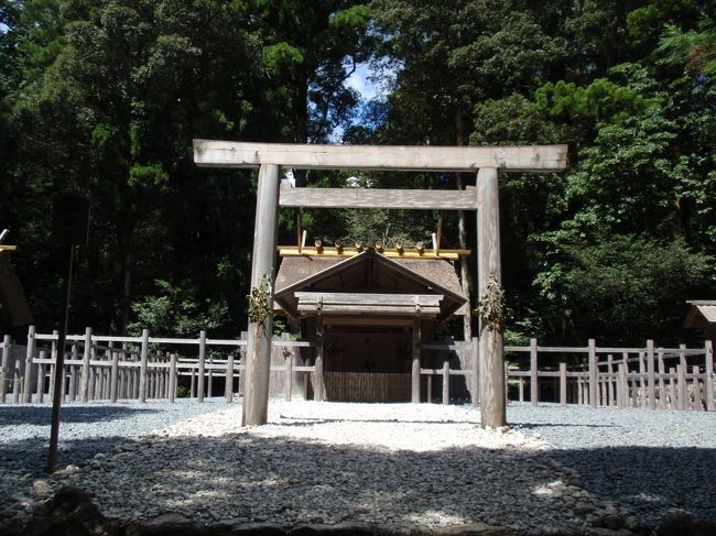 その順番どおり、まずは<br />瀧原宮。<br /><br />ぺこ。<br />ぺこ。<br />ぱんぱん。<br />ぺこ。<br /><br />の２礼２拍手１礼。