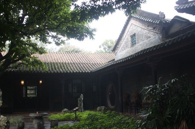 それほど広くはありませんが、細かなところまで計算されているようなすてきな庭園です。なんかみんなと同じようなコメントなんですが、本当にそうなんです。