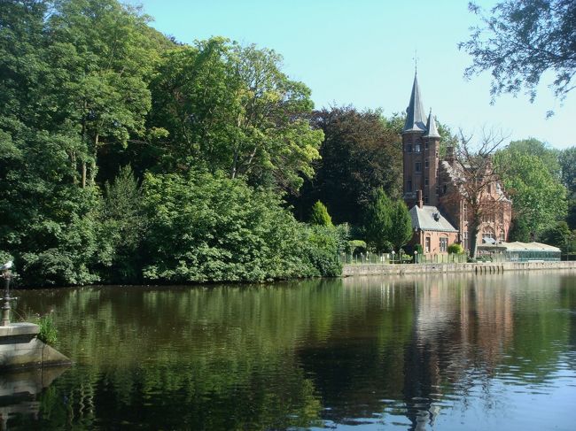 綺麗です。<br /><br />少し早めに引き上げる予定が午後５時前になってしまった。<br />駅はすごく混んでて、<br />来た電車も満員。立ったまま１時間。<br />Oostendeまで行くべきでしたね。１５分ですから。