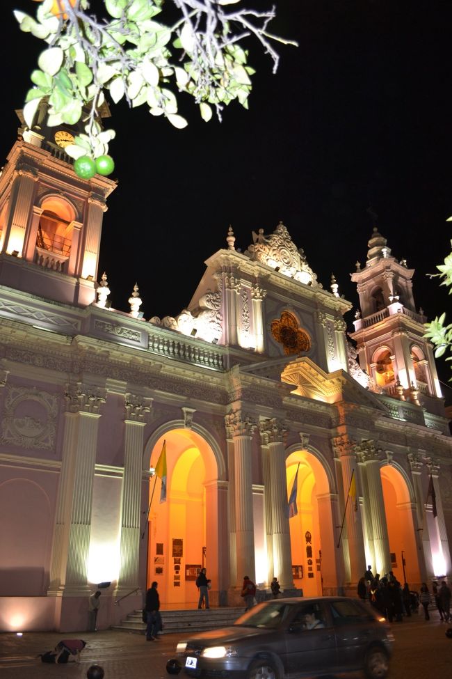 サルタ最後の夜。<br />中心広場をまた撮ります。