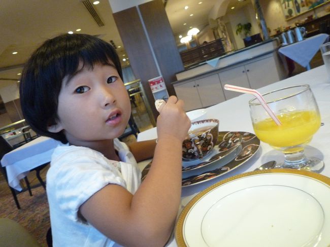 杉乃井ホテル内フレンチで夕食。