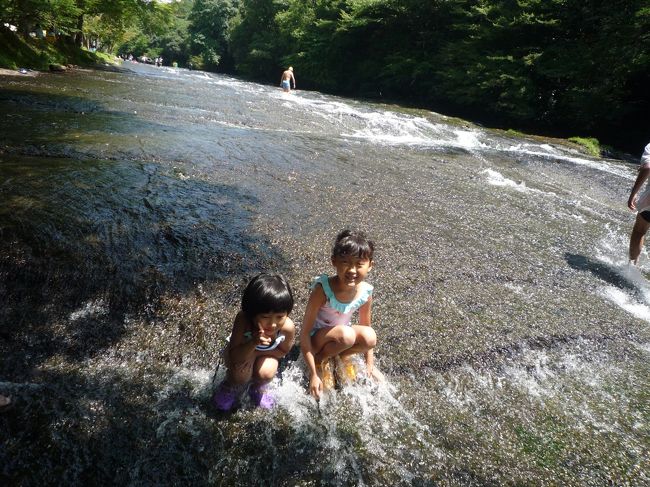 帰りにお宿の方から「遊水峡」という子どもが喜びそうなスポットがあると教えていただき、かなり迷いながらやっと到着しました。