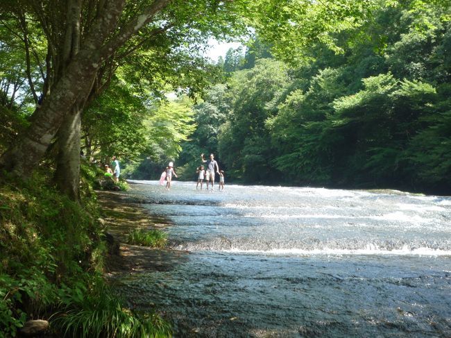 キャンプ場も併設されて、多くの親子連れでにぎわっていました。<br />今度はこんな涼しい山の中でキャンプもいいね〜と話しました。