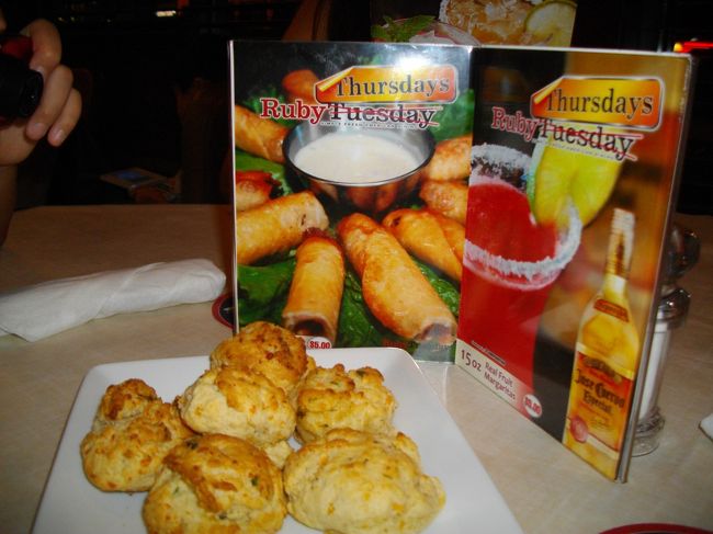 夕食はRubyTuseday<br />口コミでみたハッピーアワー『RubyThursday』ありました<br />コロナビール＄4.59<br />スーパードライ＄3.59でした<br />お客さんは日本の方ほとんどいません<br />日本語もほとんど通じません<br />