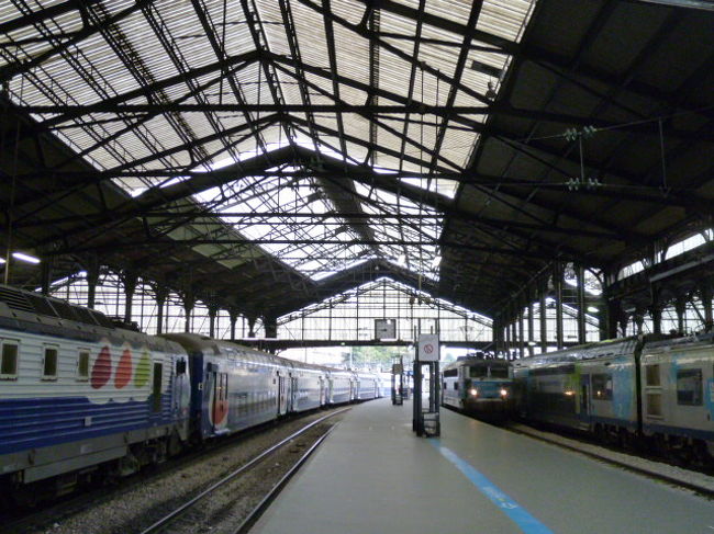 では、モネの絵画で有名な駅舎を見に行きます。<br /><br />趣きは一緒かな。