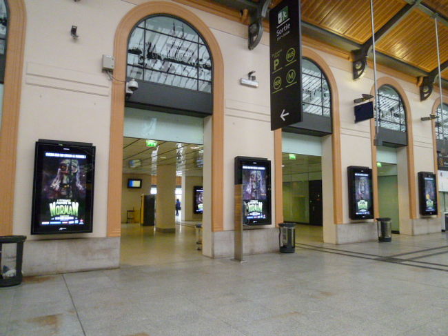 アーチが多用されてます。<br />いかにもヨーロッパの駅、といった印象です。