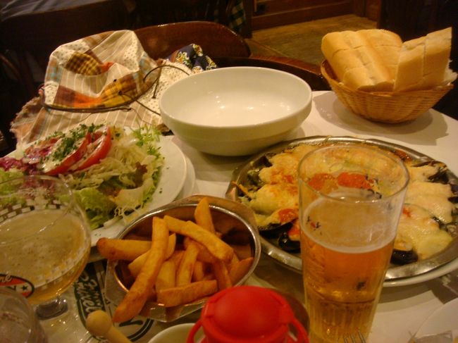 ミックスサラダ<br />ムール貝のプロバンス風<br />フリッツ<br />美味しかった！