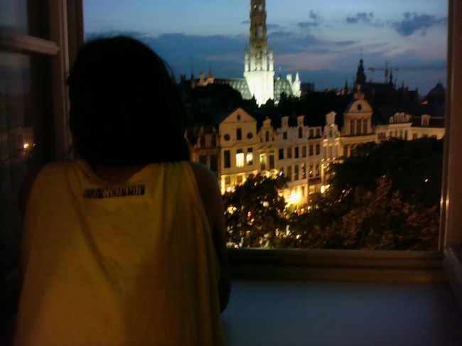 明日はブリュッセルとお別れ。<br />市庁舎がライトアップされてます。