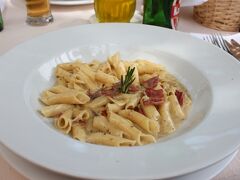 13:30
RESTAURANT BOBAN
Ulica Petra Hektorovića 49,Split

前菜の生ハムのGarganelli。

味は今まで食べたパスタの中で一番というくらいかなりおいしかっただけに、ウェイターの態度にがっかりです。

パスタ１皿目。