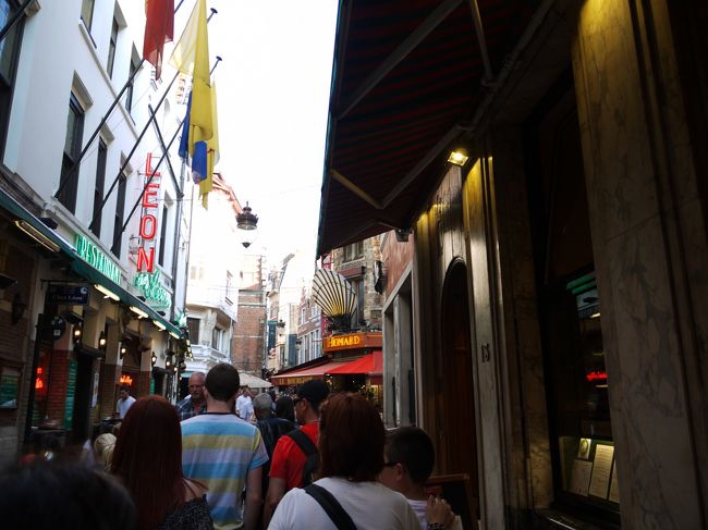 左はLeon<br />右は今夜行くAux Armes de Bruxelles