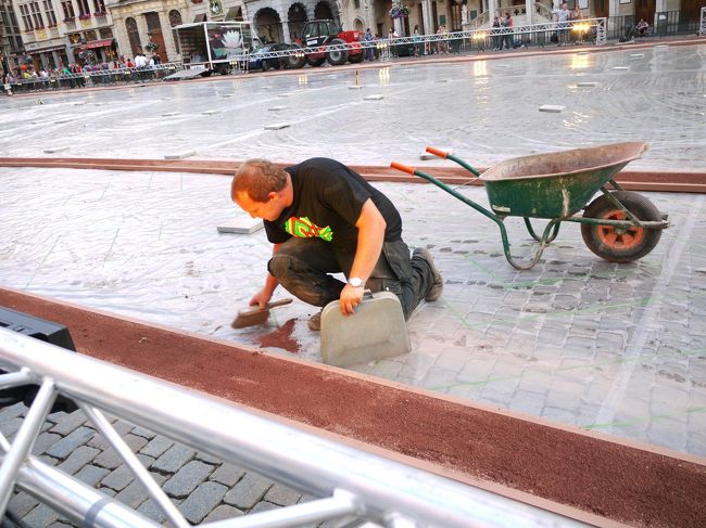 グランプラスの広場の中準備中。