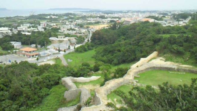 頑張って登った頂上からの、３６０度見渡せる景色は最高です。