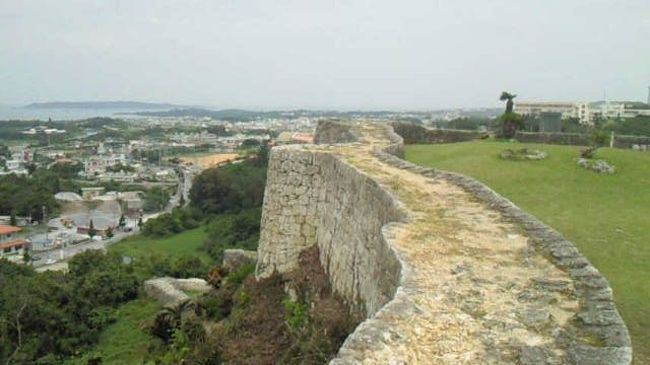 城壁の曲線が、なんとも言えずステキ！！　　たまらない。