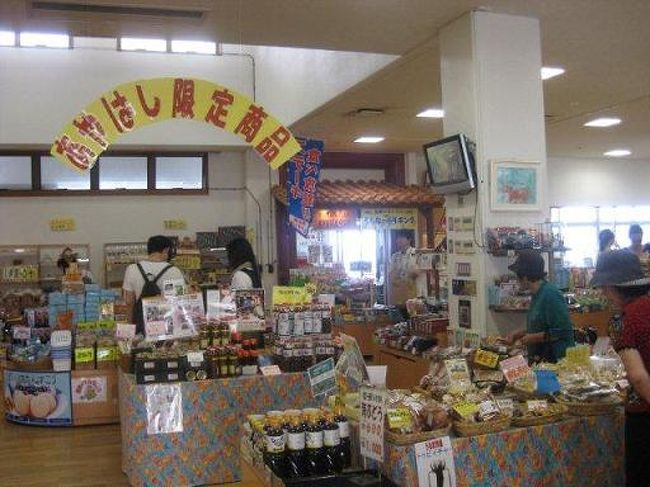 うるま市の特産物をはじめ、珍しいものが、たくさん売っています。