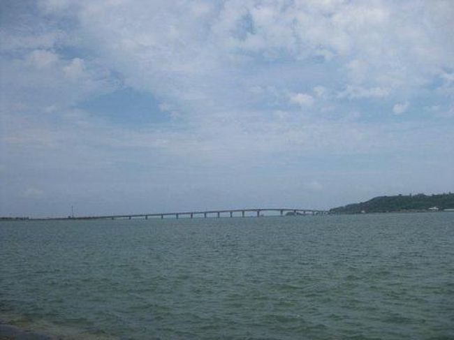 海中道路を走りぬけて、　平安座島へ。<br /><br />平安座島は、石油コンビナートだらけなので、すぐに、通り抜け　‘宮城島’へ。