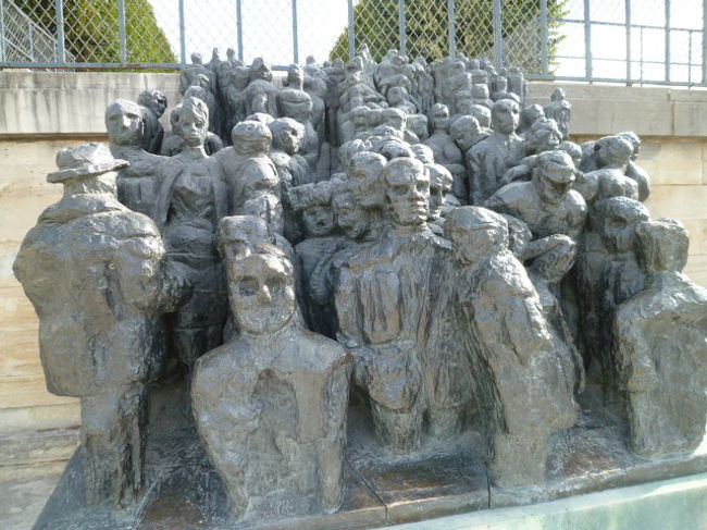 謎のオブジェもあります。