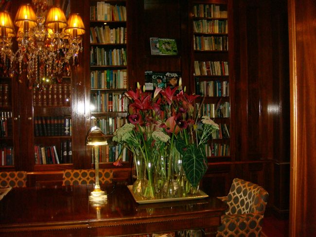 小さいホテルだけど内装も素敵。<br />フロントも一泊だけなのにちゃんと顔も覚えてくれてて<br />すごくフレンドリー。