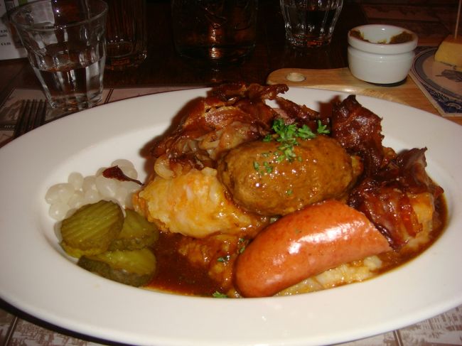 ヒュッツポット<br />オランダの伝統料理らしい。美味しい。