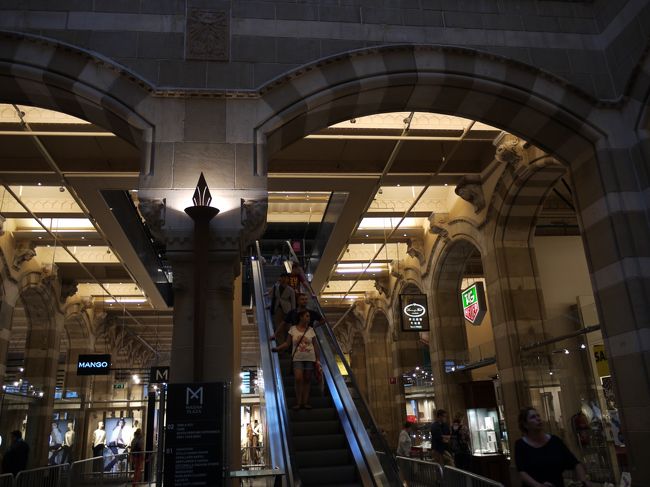 そのあとトラムでダム広場に戻ってマグナ・プラザに。