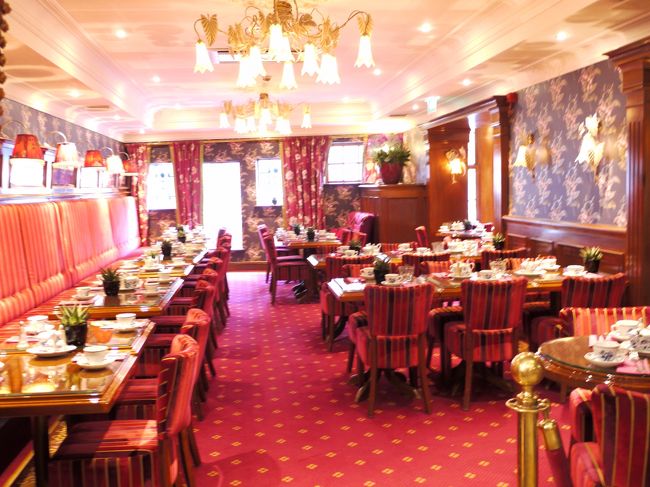 朝食用のダイニング