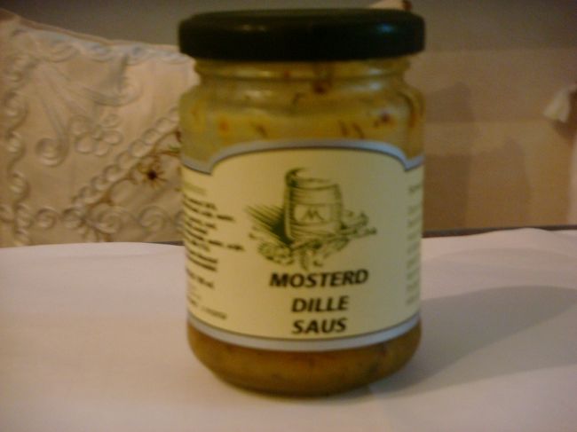 お土産。<br />ハーシェクラースで食べたみたいなデイルマスタードソース。<br />スキポール空港で見つけた。おススメ。<br />