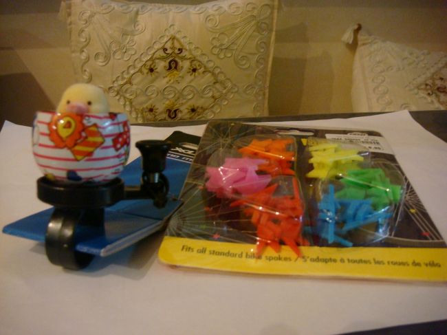 ホテル裏側にあった自転車屋さんで。<br />スポークスとチリンチリン（名前知らんし）