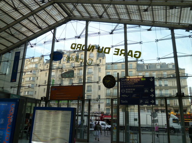 駅構内から外をみるとこんな感じです。<br />駅は広いので石造りの部分の他、ガラス張りの駅舎もあるんですね。<br />こっちも開放的でいい感じです。危ない感じはありません。