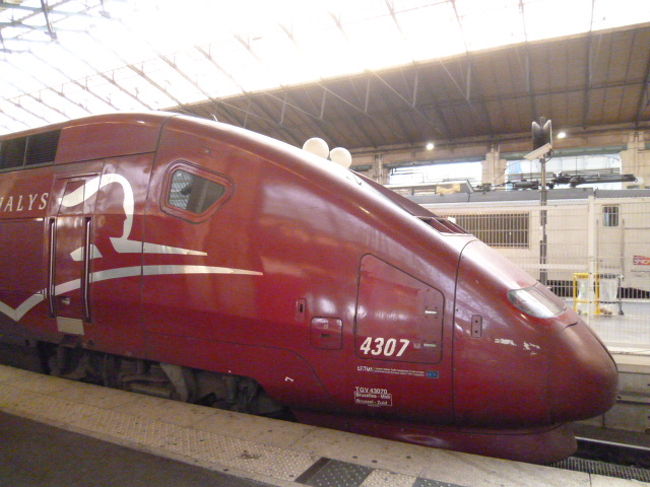 独特の深紅が美しい。