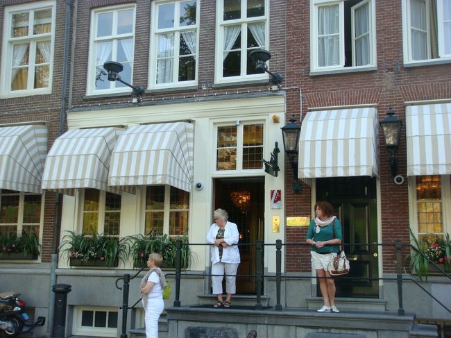 翌日ホテル前を散歩。