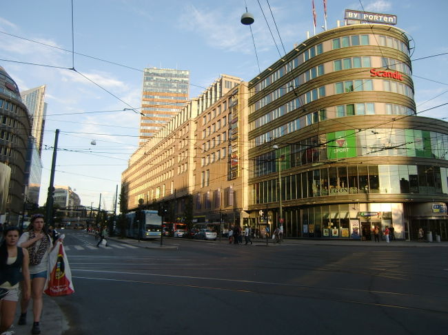 これが駅ビル。<br />思っていたより近代的な感じ。<br />