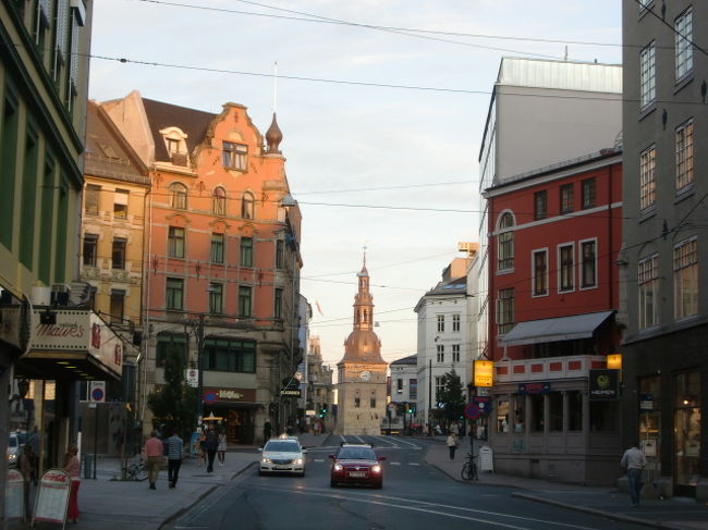 夕暮れどきを港方面へ。<br />