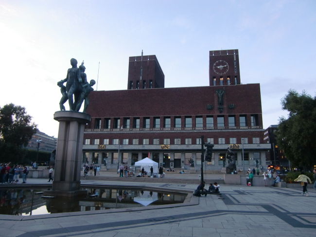 オスロ市庁舎。<br /><br />こっちはノーベル平和賞の授賞式が行われる。<br />また、２階には、ムンクの人生という絵もあるようだ。<br />