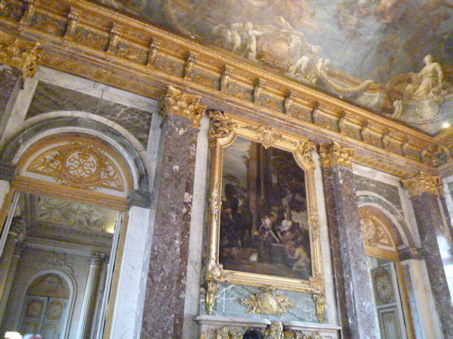 ビーナスの間かな。記憶にないけどルイ14世像があったらしいです。<br />そうでしたっけ？