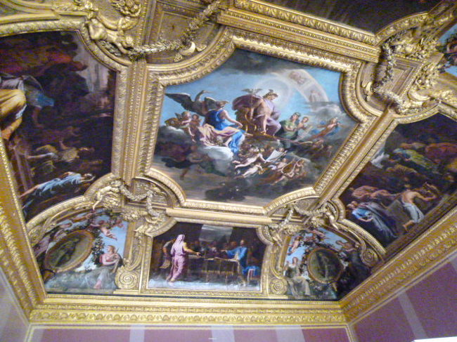 マルスの間続き。豪華な天井画ばかりでため息。上を向いてばかりで首が疲れます。