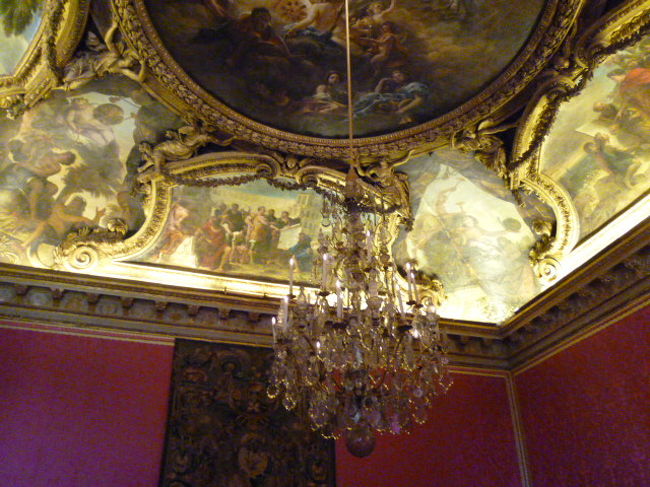 メルクリウスの間。<br /><br />ルイ14世の寝室だったそう。