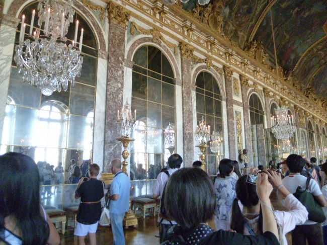 よく見ると鏡は曇りがちですが、まばゆいです。<br /><br />昔はもっとすごかったんでしょうね。