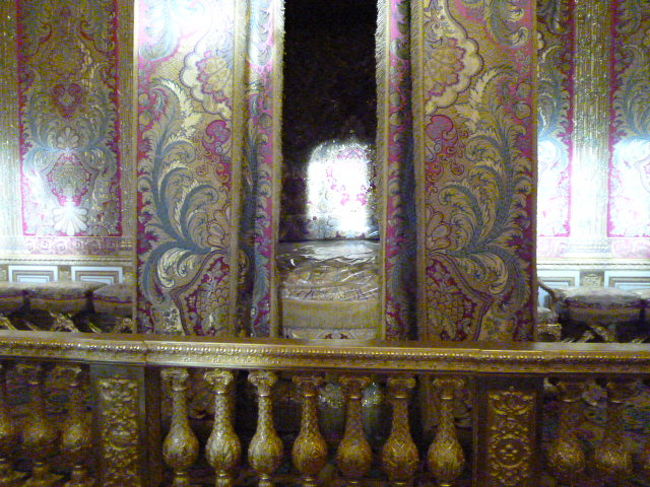 王の寝室です。<br /><br />美しい布ですが反射してうまく撮れませんでした。