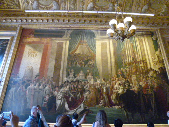 これも有名なダヴィットの「ナポレオン1世の戴冠式」<br /><br />とにかく大きくてたくさんの人が描かれていて、インパクトが大きいです。<br />ルーブルにもう一枚あり、こちらのベルサイユの作品は2番目に描かれたもの。
