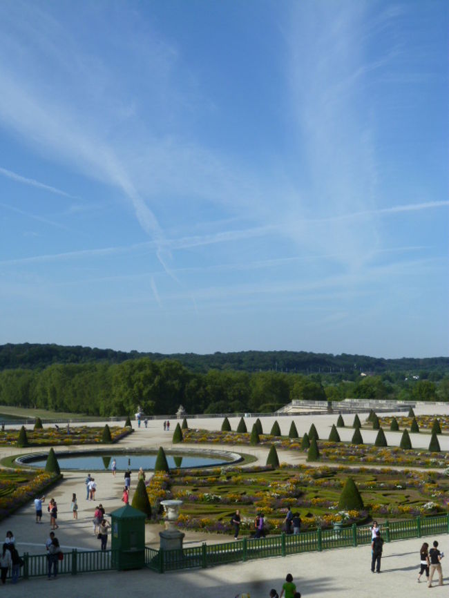天気もいいし、庭園のお花が映えます。