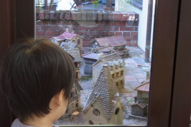 こんなかわいい家が！ヴォーリズ建築の家のミニチュア版？かどうかはわかりませんが・・・。