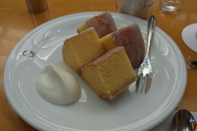 ほかほかでふわふわで・・・なんだか別な食べ物みたいだね！と二人で感動。かって帰りたい 衝動にかられましたが、こちら限定のバウムクーヘンは賞味期限が当日限りなので・・・ここで食べたのでまあいいかな、と。